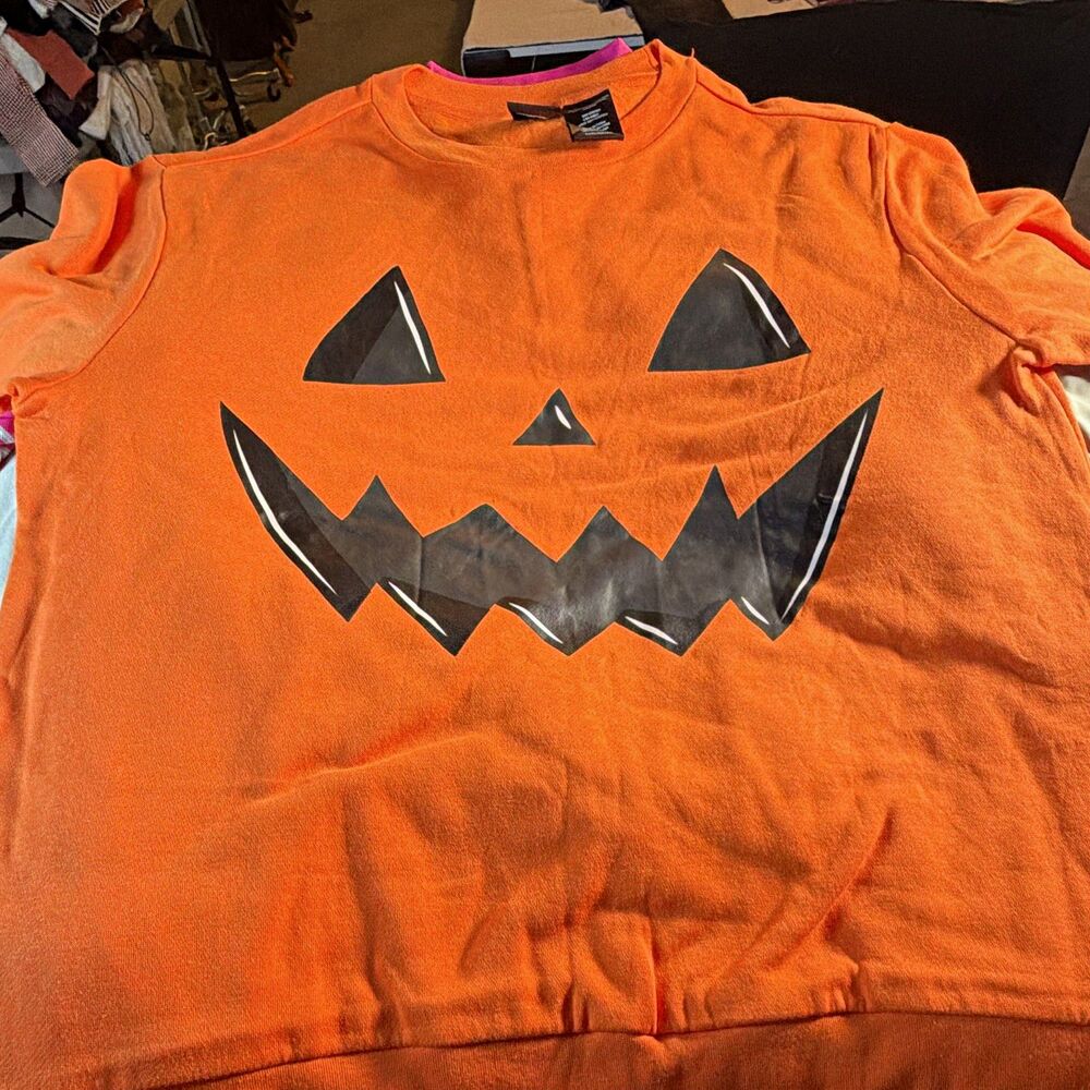 Mad Engine Men’s Orange Halloween Jack-o’-Lantern Graphic Fleece Sweatshirt M